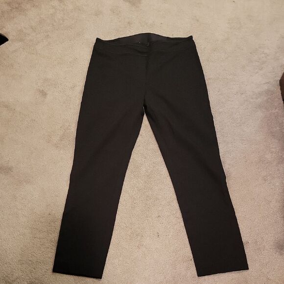 Elie Tahari Women's Black Pants pull on no pockets . Sz med - Picture 1 of 10